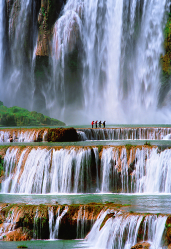 氣胸壯美的九龍瀑布群