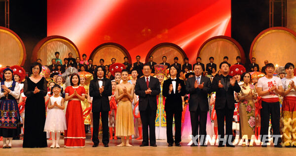 胡錦濤出席慶祝澳門回歸祖國(guó)10周年文藝晚會(huì)