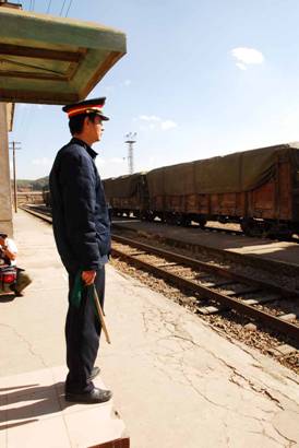 金飛豹和費(fèi)宣徒步重走滇越鐵路