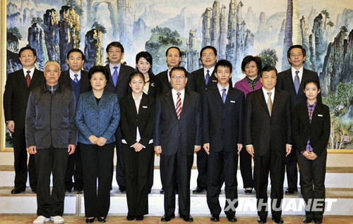 李長春強(qiáng)調(diào)深入宣傳大學(xué)生英雄集體先進(jìn)事跡