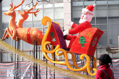 蘇州街頭節日氣氛濃