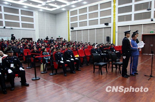 “律師涉嫌造假案”庭審激辯16小時