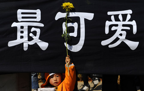 三名維和警察骨灰運(yùn)抵昆明(圖)