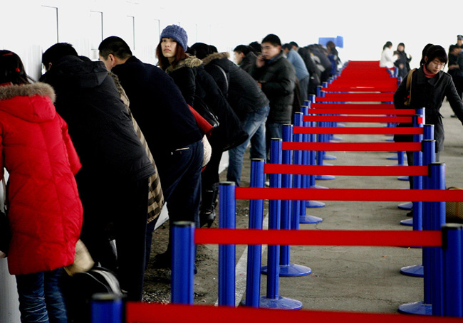 上海春運(yùn)火車(chē)票“大賣(mài)場(chǎng)”開(kāi)售