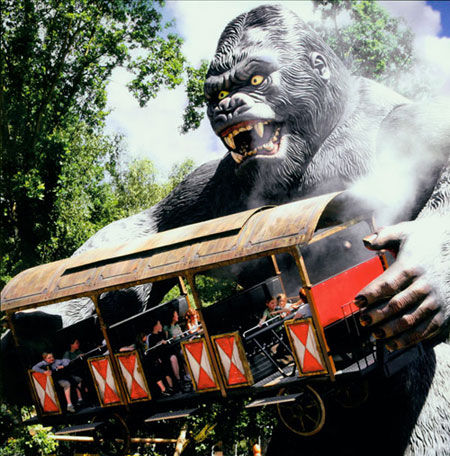 國(guó)內(nèi)首臺(tái)大型游樂項(xiàng)目《金剛》落戶恐龍園