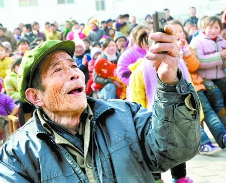 歡樂(lè)迎新春 文藝慶虎年