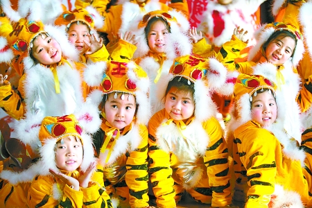 歡樂(lè)迎新春 文藝慶虎年