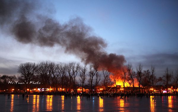 北京什剎海兩家酒吧失火 疑因游人燃放煙花引發