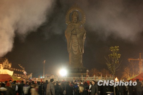 武漢歸元寺五十萬香客夜拜財神