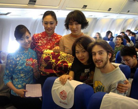 東航云南分公司：歡喜迎新春 激情待世博