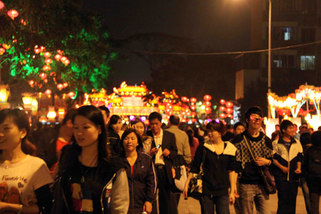 古街元宵燈會流光溢彩 三坊七巷盛裝迎賓（圖）