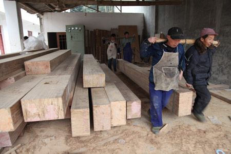 四川長寧制成世界最大的竹柱和最長的竹樑