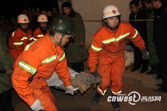 陜西榆林山體滑坡已20人遇難 滑塌仍在繼續(xù)(圖)