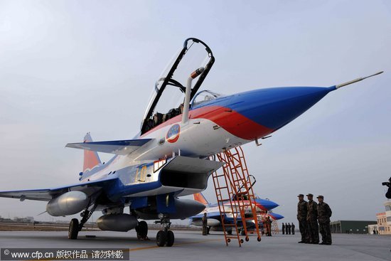 八一飛行表演隊(duì)殲十噴涂新裝后亮相(圖)