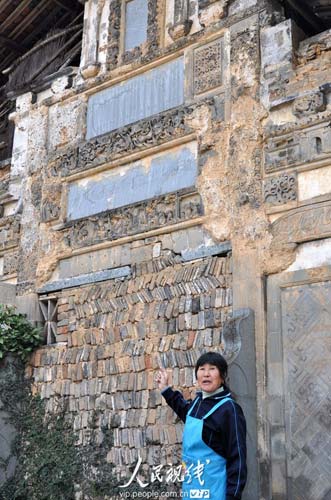 江西德興：清代牌坊成了民宅墻