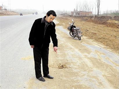 襄樊一警察開(kāi)套牌車(chē)撞死7歲男孩逃逸找人頂包