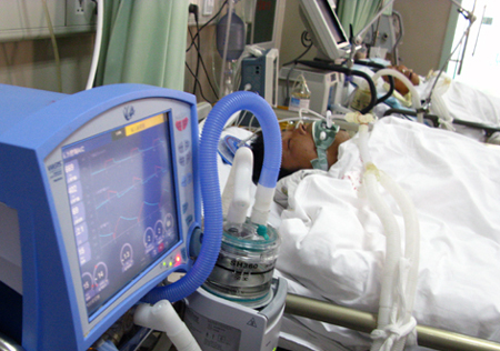 杭州繞城龍塢出口三車追尾2死2傷