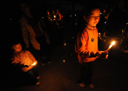 南京：燭光照亮“地球一小時(shí)”之夜