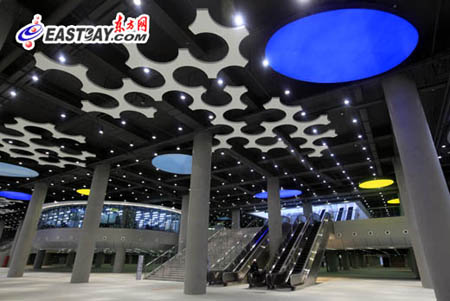 下了地鐵就能看世博 8號線耀華路站直通陽光谷