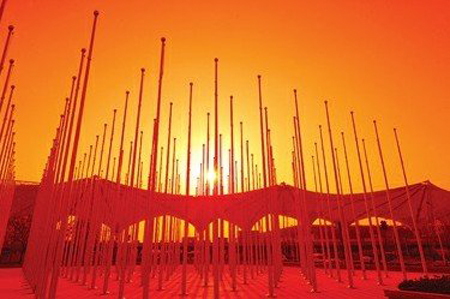 200余世博旗桿就位 筆直锃亮氣勢如虹[圖]