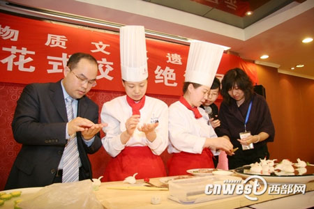 網媒采訪團品味德發長餃子宴 一口體驗千年文化