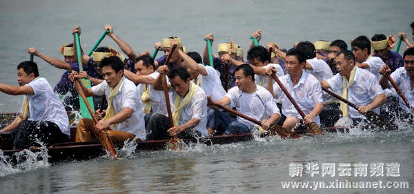 精彩刺激的西雙版納賽龍舟