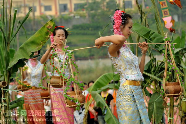 西雙版納歡樂潑水節(jié)