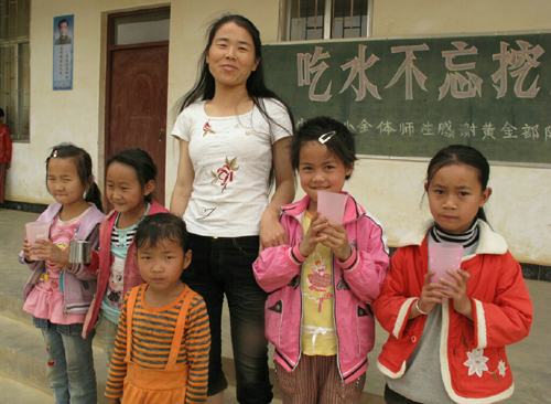 云南武警黃金部隊抗旱打井紀實：吃水不忘挖井人