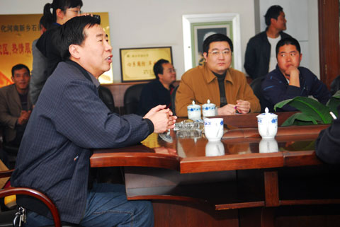 車輛故障疑因中石化汽油引起 新鄉百余車主集體討說法