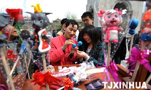 天津：大學生自辦“校博會”喜迎“世博會”