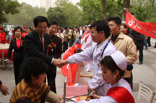 洛陽啟動“百萬空巢老人關(guān)愛志愿服務(wù)行動”