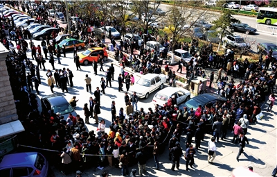 北京數千經適房業主排隊辦