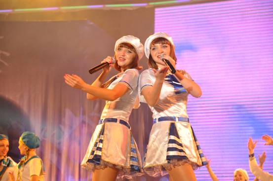 中外雙胞歡聚云南墨江 雙胞胎節再掀高潮（組圖）