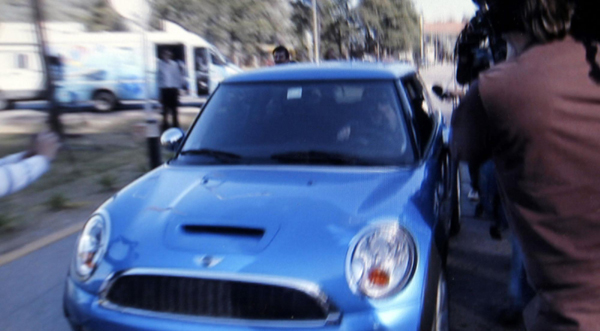 馬拉多納發(fā)布會(huì)惹事端 開(kāi)車碾記者腿大罵混蛋