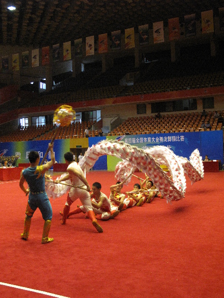 四體會(huì)舞龍比賽 英姿颯爽顯龍威-廣東失利 江蘇奪魁