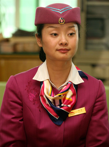 李佳：地震襲來冷靜應對，應急處理贏得贊譽