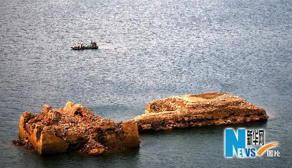 河北潘家口水庫“水下長城”主體再次浮出水面(圖)