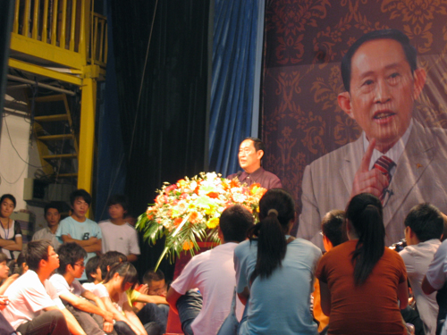 王立群與河南大學(xué)學(xué)子暢談“歷史”四涵義