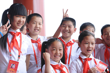 全國少代會代表參觀天安門城樓