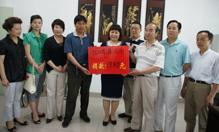 信陽民企為重病女孩捐款 彰顯民企社會良知