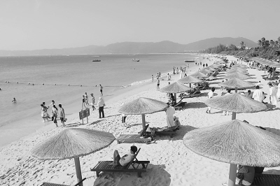 占用沙灘資源搞建設 三亞優(yōu)質(zhì)海灘遭酒店“圍城”