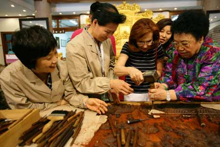 “紫檀雕刻技藝”入選第三批國家級非物質文化遺產名錄