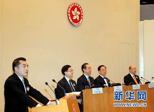 曾蔭權宣布港府接納民主黨