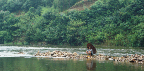 信陽成功解救因山洪突發(fā)被困古稀老人