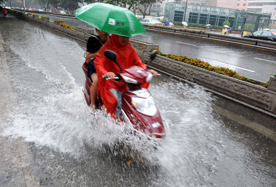 江蘇出現強降雨