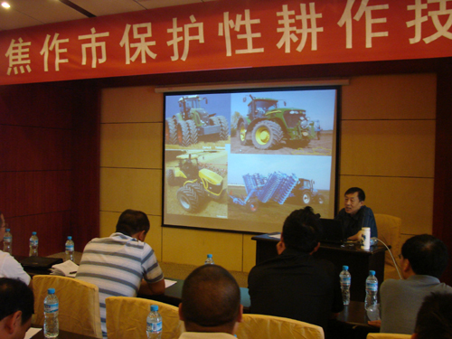 河南農大機電學院赴焦作市開展科技興農活動