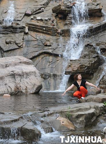 天津薊縣出現瀑布景觀