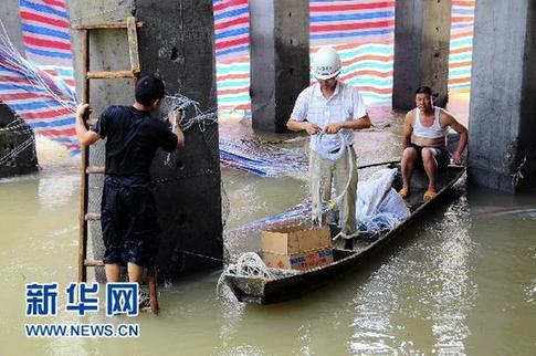 湖北最牛違規(guī)建筑因礙洪被成功爆破拆除