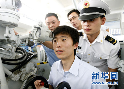 全軍和武警部隊開展各種活動喜迎建軍節