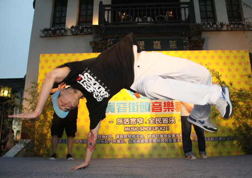 成都：老街區迎來全民街舞季